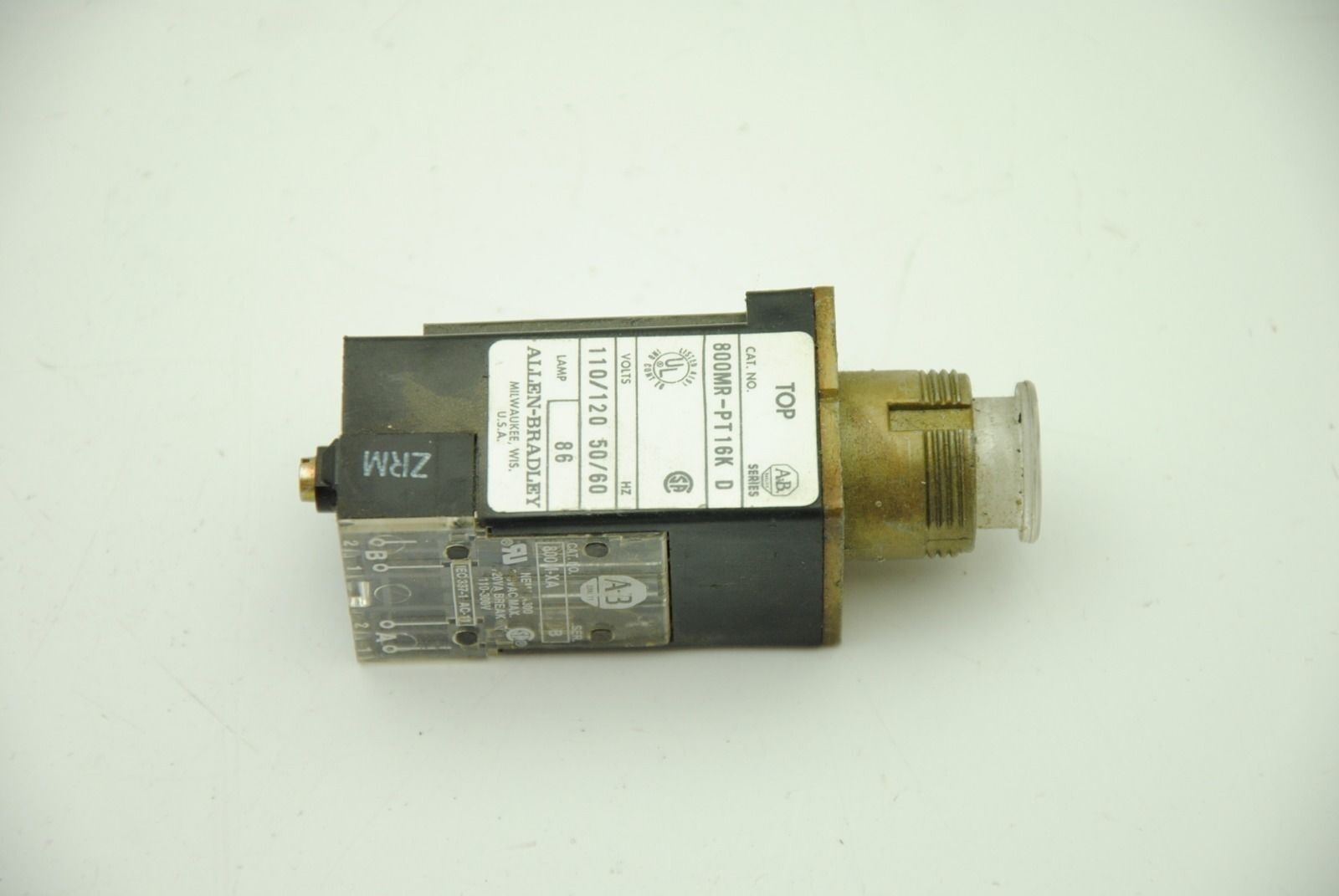 Allen-Bradley 800M-XAK Ser. A Contact w/ 800MR-PT16K Ser. D Push-Button