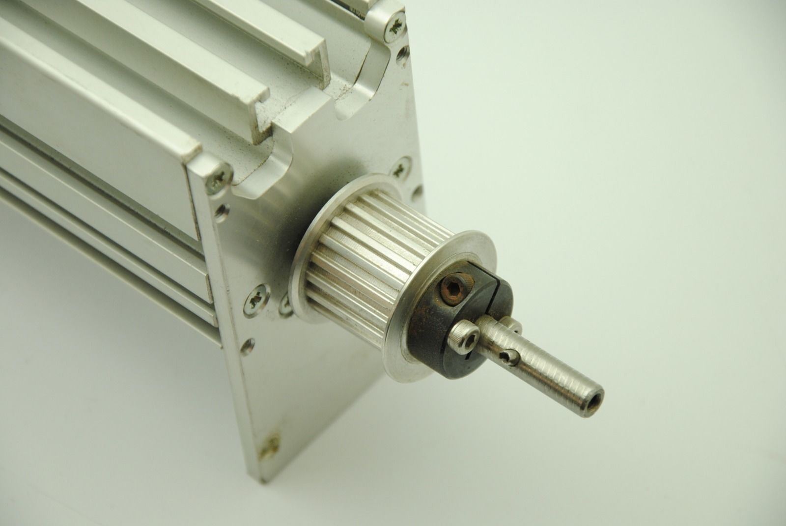 Screw Driven Aluminum-Frame Linear Actuator, L 510mm, 390mm Travel, 7mm Shaft D