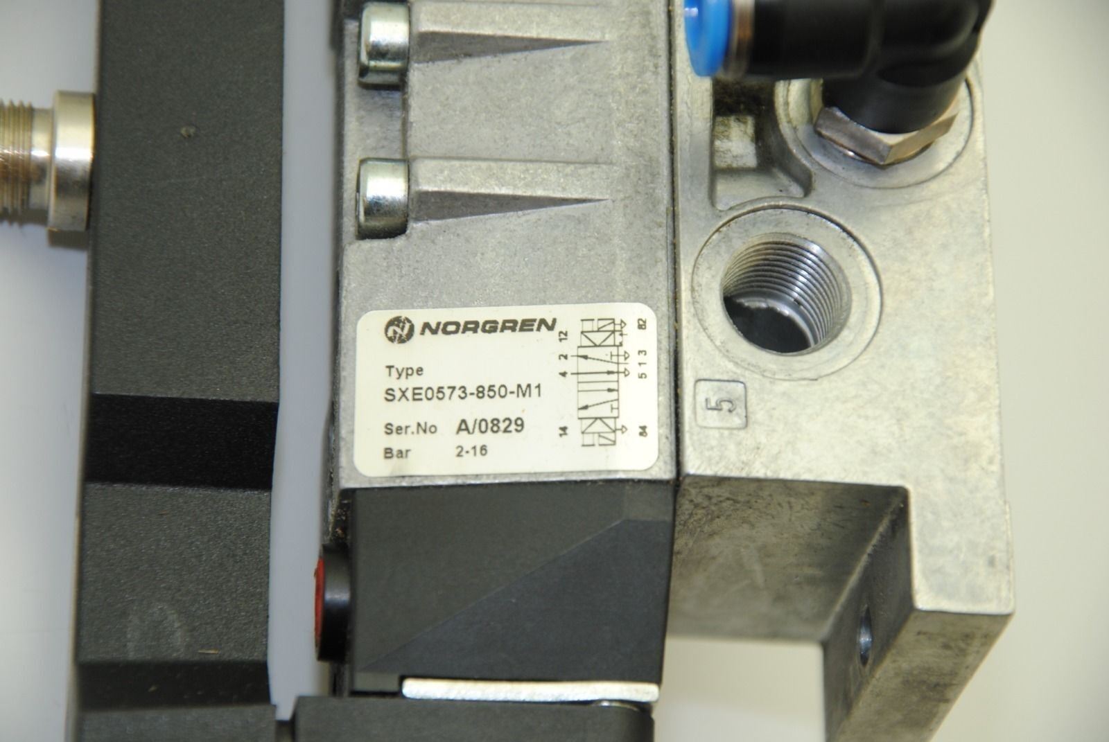 Norgren Pneumatic Manifold 24VDC  SXE0573-850-M1