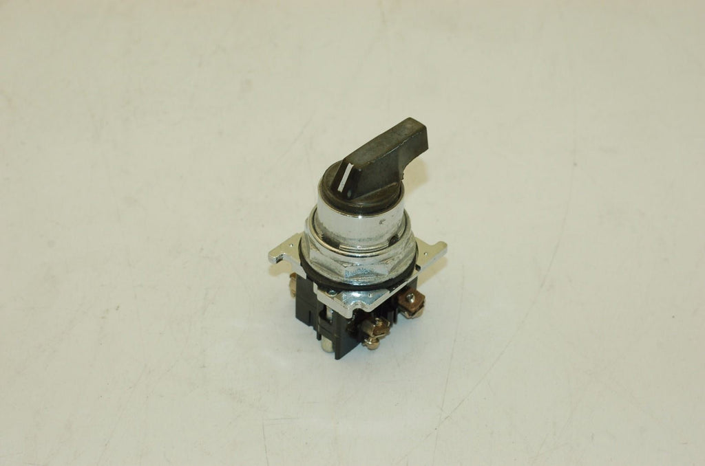 Cutler Hammer 043097 2-Pos Turn Switch, NC/NO