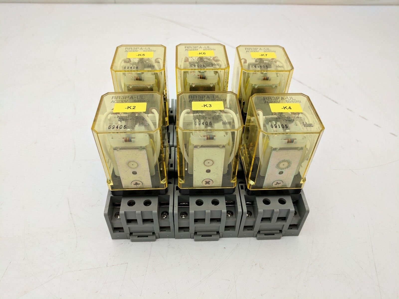 IDEC RR3PA-UL AC230V 50/60Hz Coil 230VAC Coil w/ IDEC DIN rail base LOT OF 6