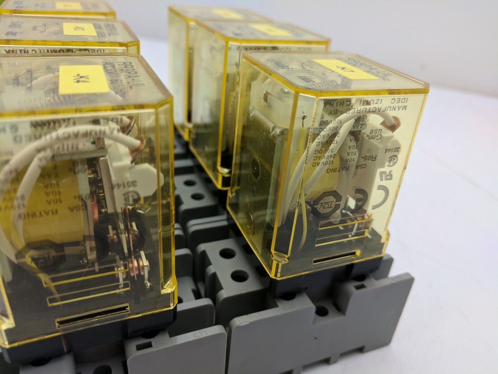 IDEC RR3PA-UL AC230V 50/60Hz Coil 230VAC Coil w/ IDEC DIN rail base LOT OF 6