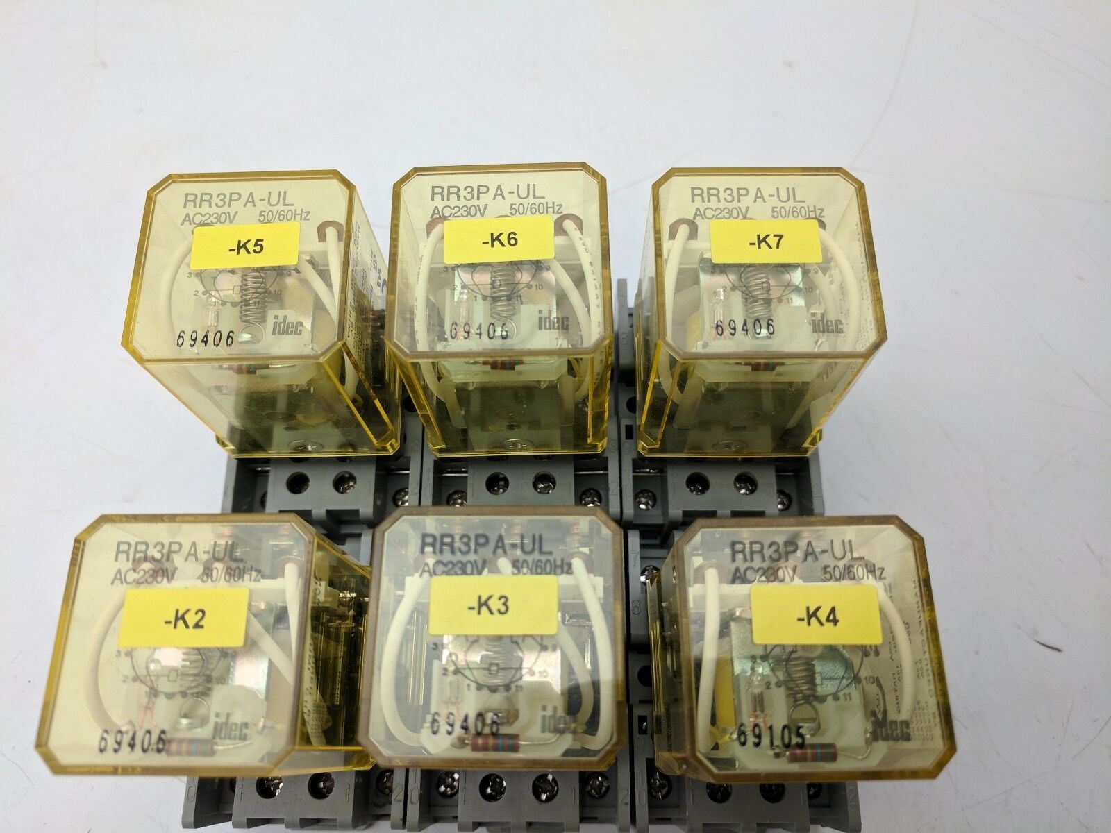 IDEC RR3PA-UL AC230V 50/60Hz Coil 230VAC Coil w/ IDEC DIN rail base LOT OF 6