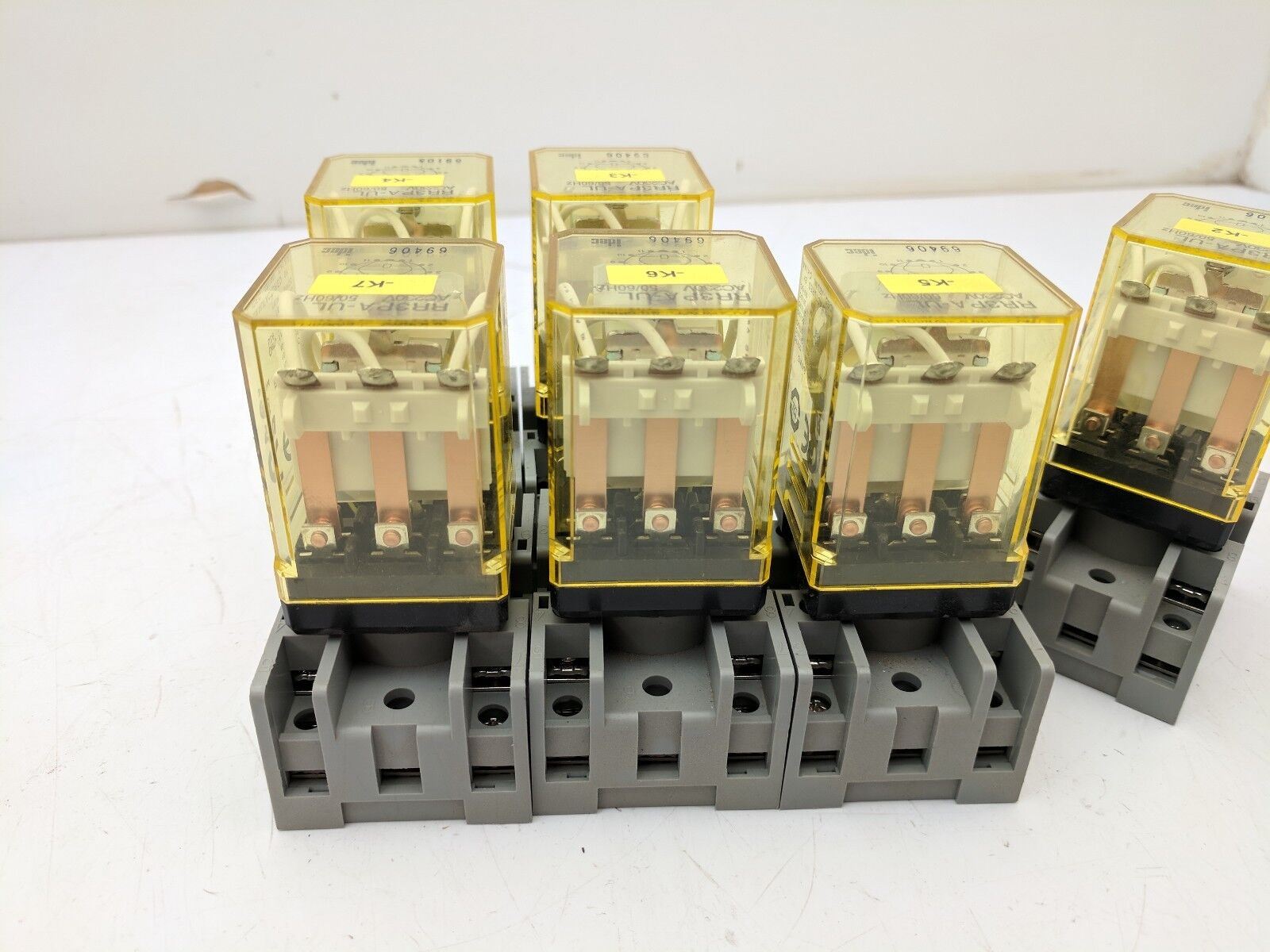 IDEC RR3PA-UL AC230V 50/60Hz Coil 230VAC Coil w/ IDEC DIN rail base LOT OF 6
