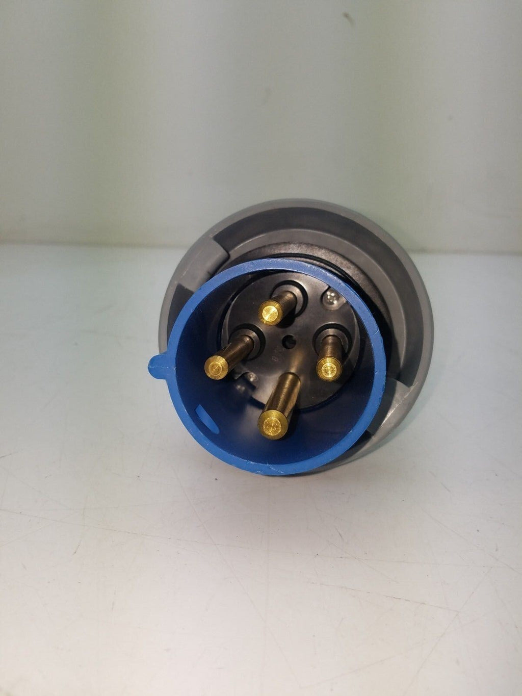 Hubbell 460P9W 60A 3PH 250VAC IEC309 Plugs IP 67 Rated Waterproof