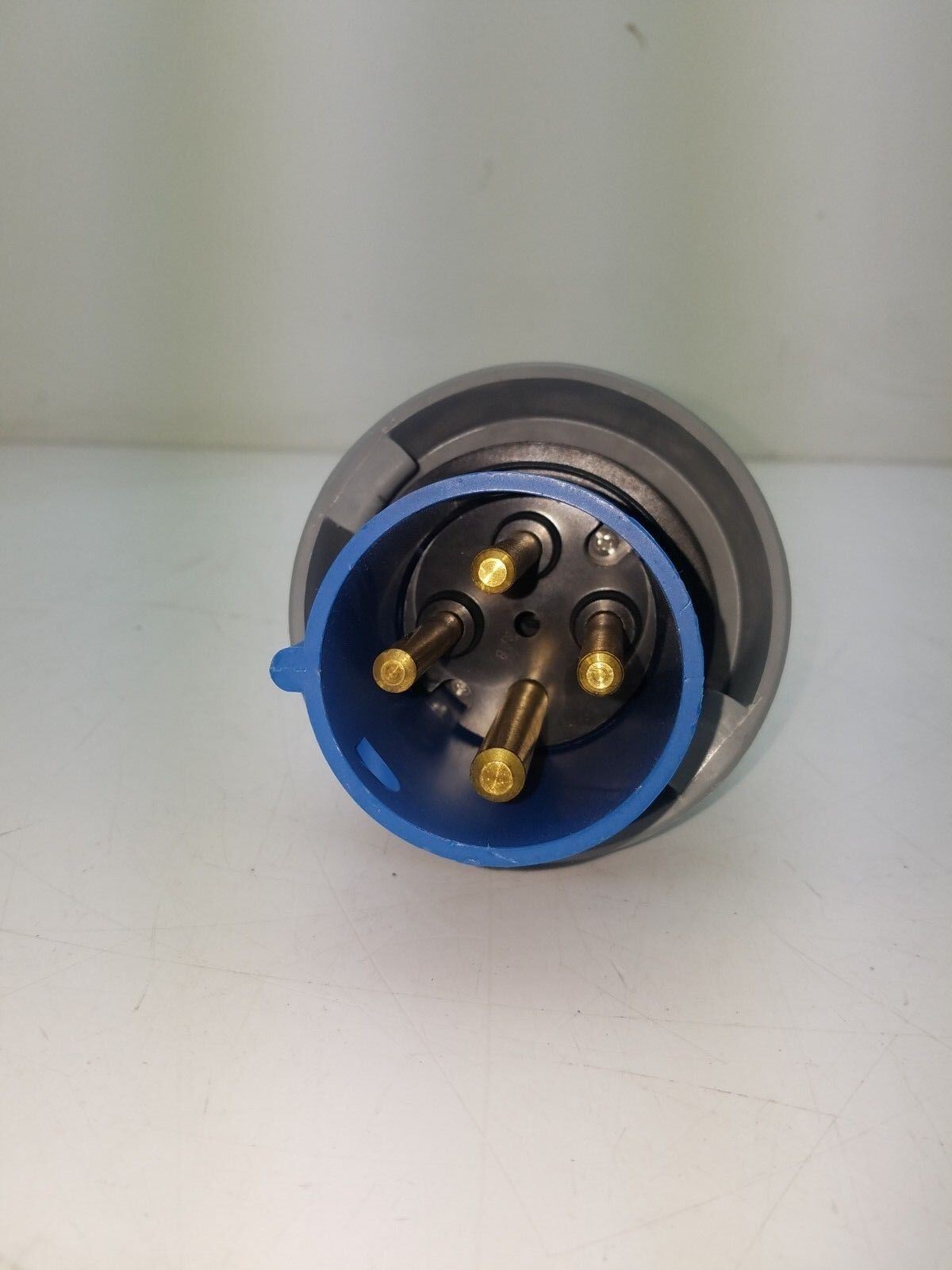 Hubbell 460P9W 60A 3PH 250VAC IEC309 Plugs IP 67 Rated Waterproof