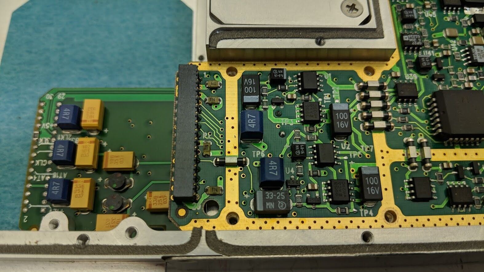 HP Agilent E2731A Parts Unit 20-2700 MHz RF Tuner missing boards Unit B