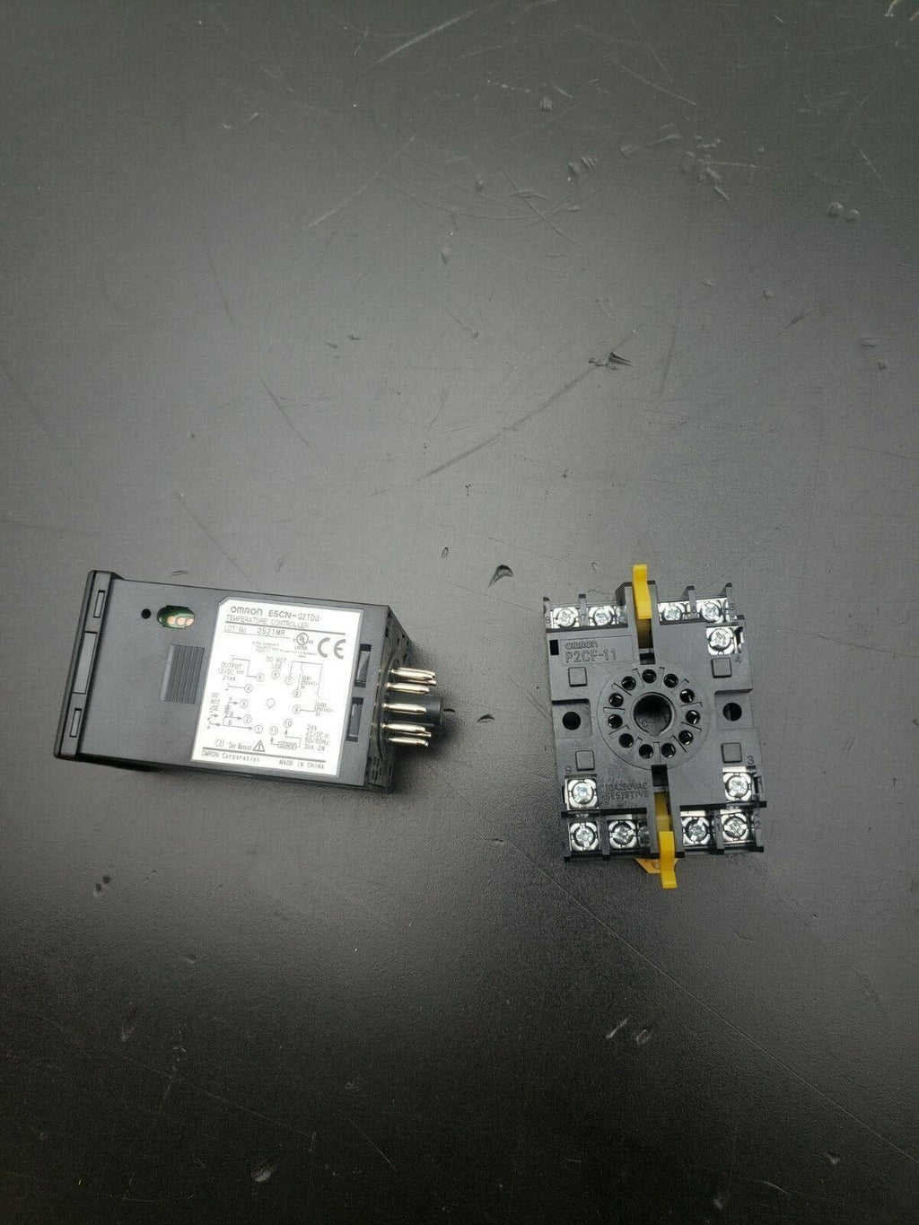 Omron E5CN-Q2TDU Temperature Controller With Omron P2CF-11 Din Mount