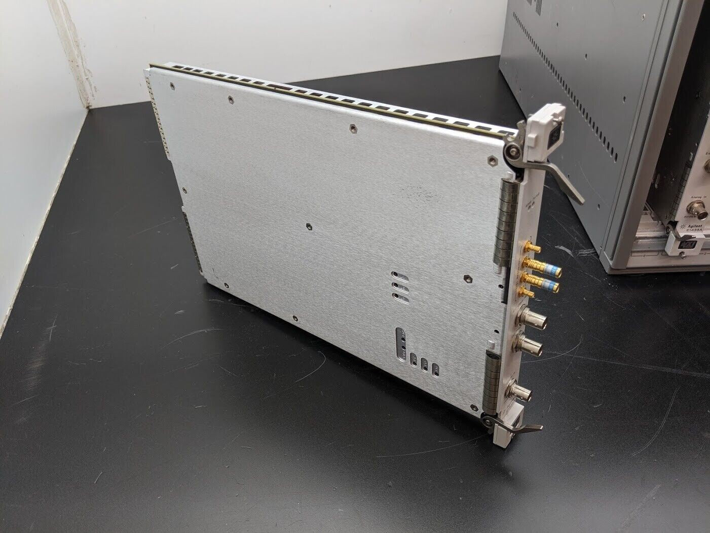 HP Agilent E1438A VXI 100 MSa/s Digitizer with DSP and Memory Option 288