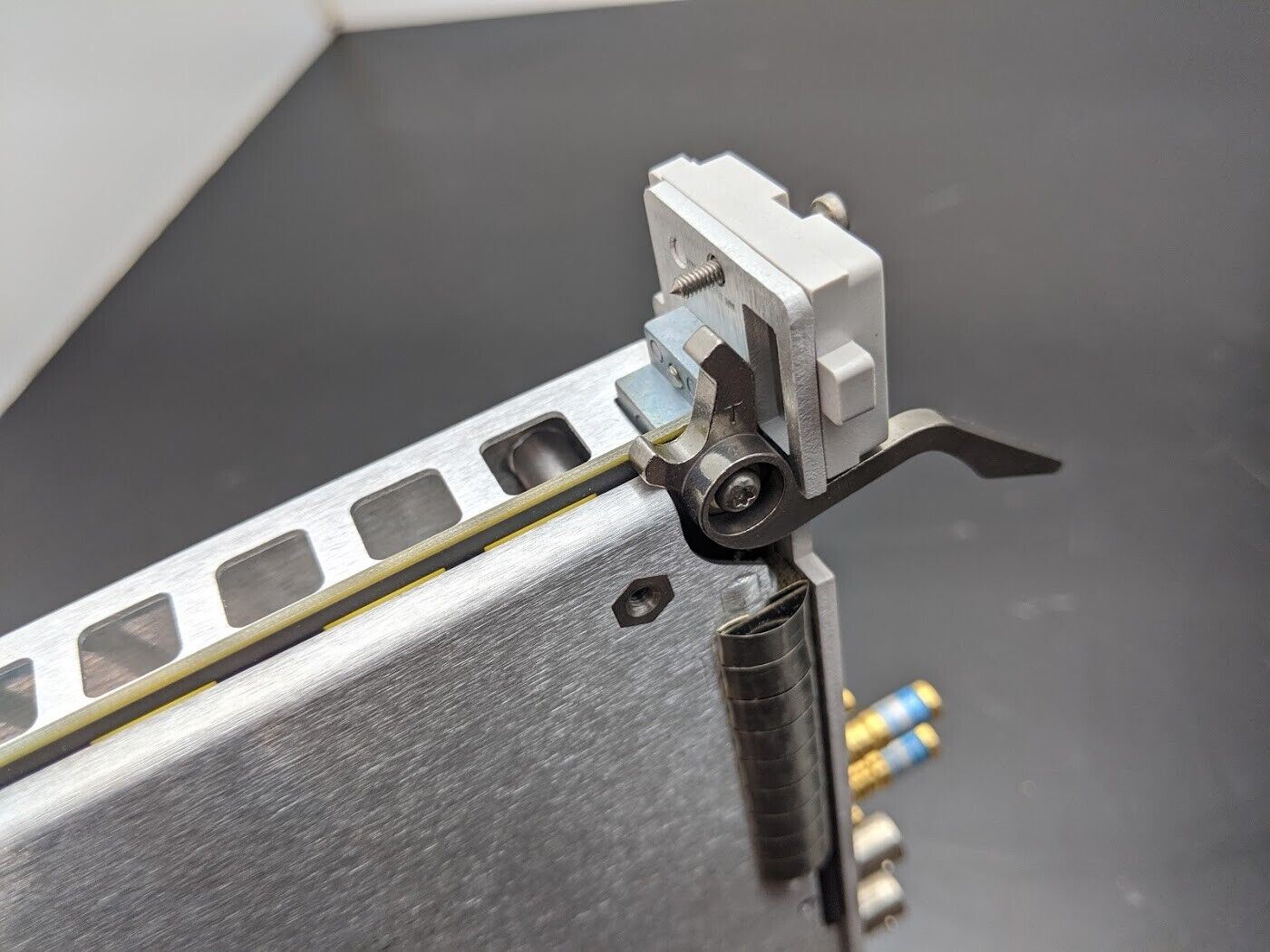 HP Agilent E1438A VXI 100 MSa/s Digitizer with DSP and Memory Option 288