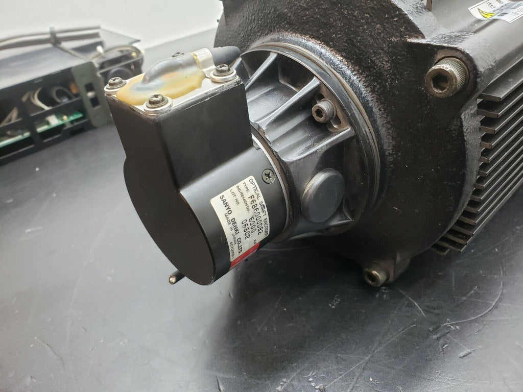 Sanyo Denki BL Super Servo Motor 61BM120RXSC0 W/ Drive 67ZA050ABC2S02