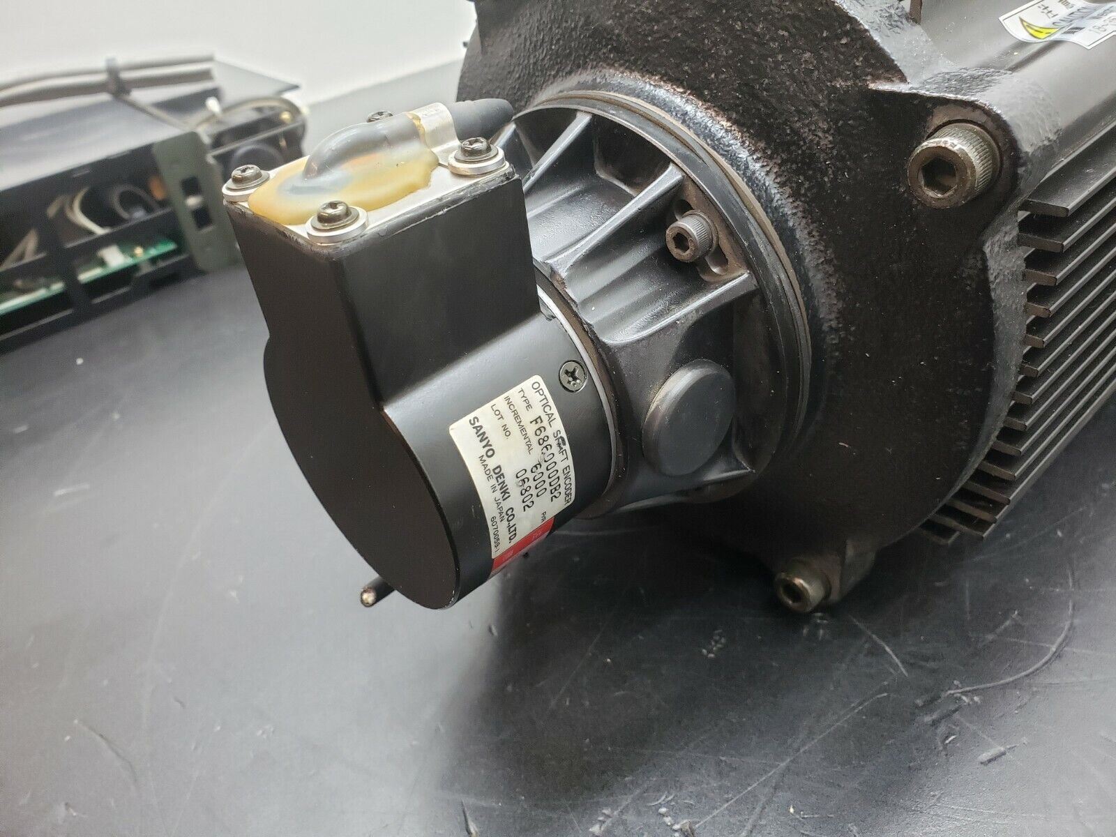 Sanyo Denki BL Super Servo Motor 61BM120RXSC0 W/ Drive 67ZA050ABC2S02