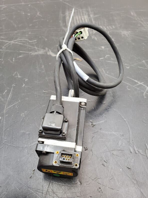Sanmotion Sayo Denki R2AA04010FXP00M Servo Motor 100W AC200V .8A 3000RPM Cable