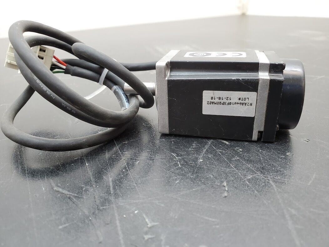Sanmotion Sayo Denki R2AA04010FXP00M Servo Motor 100W AC200V .8A 3000RPM Cable