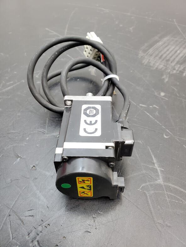 Sanmotion Sayo Denki R2AA04010FXP00M Servo Motor 100W AC200V .8A 3000RPM Cable