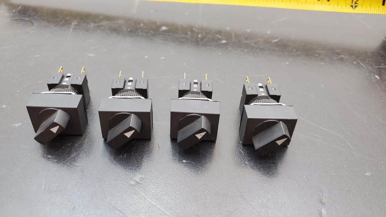 LOT OF 4 OMRON A16S-2N-2   A165S-J2M-2 SELECTOR SWITCH for Robot Teach Pendant