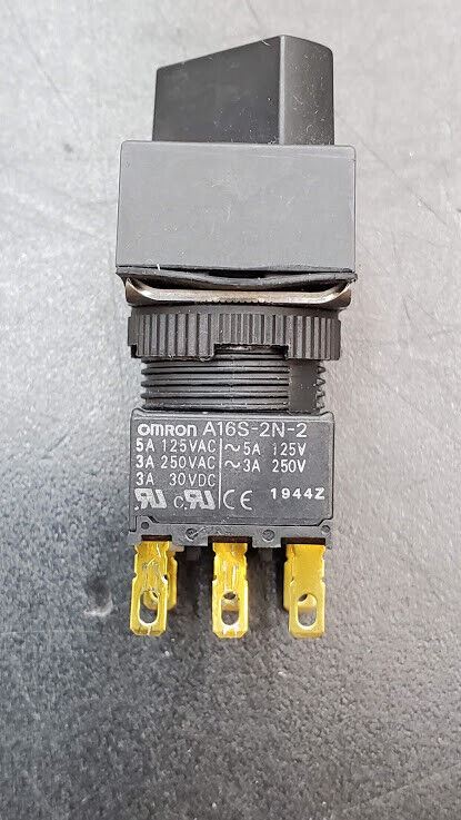 LOT OF 4 OMRON A16S-2N-2   A165S-J2M-2 SELECTOR SWITCH for Robot Teach Pendant