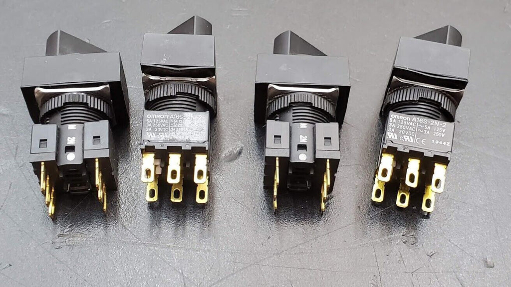 LOT OF 4 OMRON A16S-2N-2   A165S-J2M-2 SELECTOR SWITCH for Robot Teach Pendant