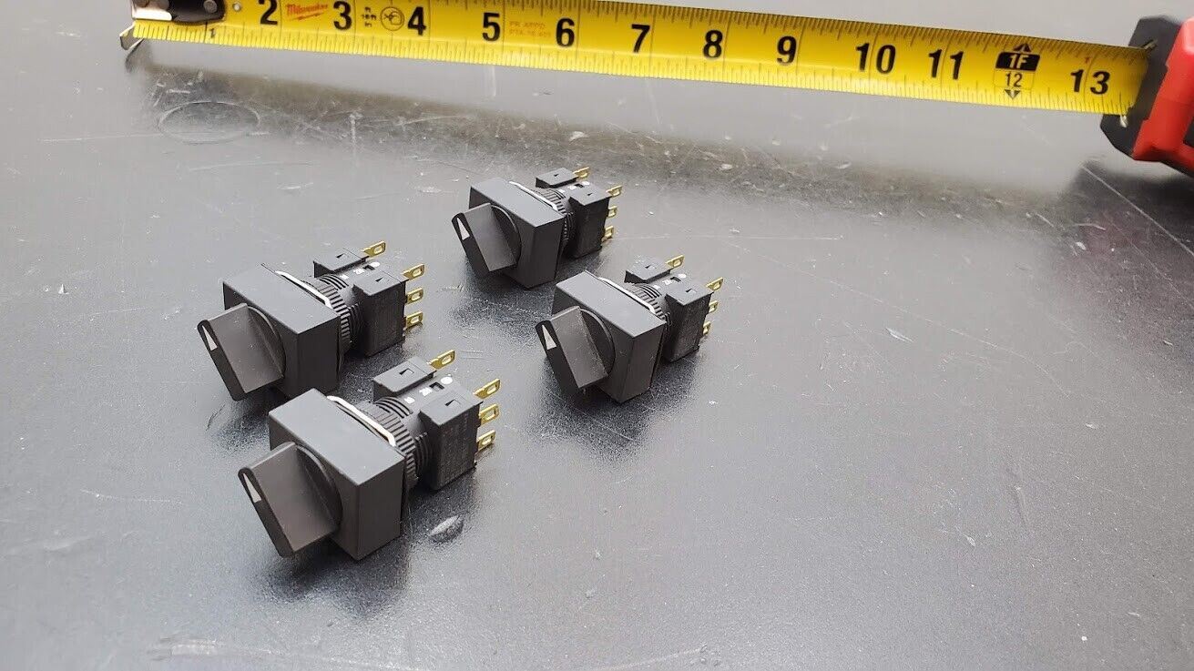 LOT OF 4 OMRON A16S-2N-2   A165S-J2M-2 SELECTOR SWITCH for Robot Teach Pendant