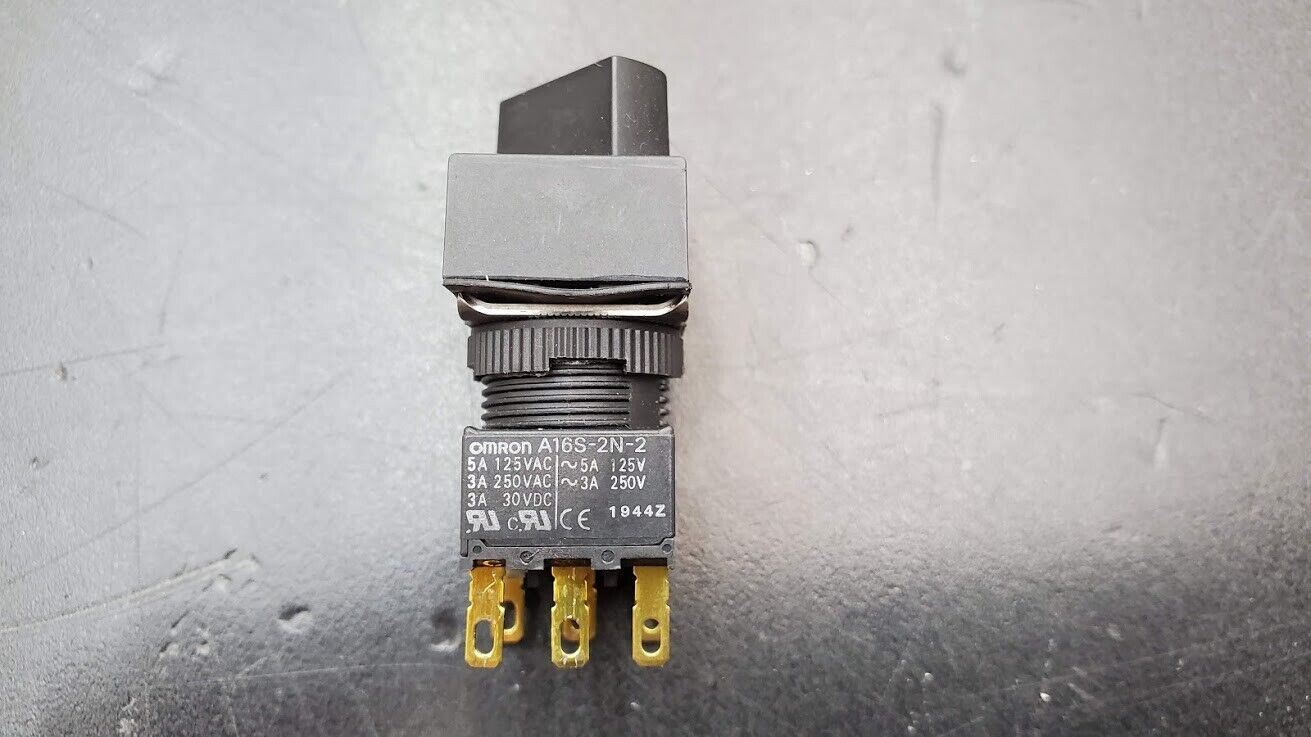 LOT OF 4 OMRON A16S-2N-2   A165S-J2M-2 SELECTOR SWITCH for Robot Teach Pendant