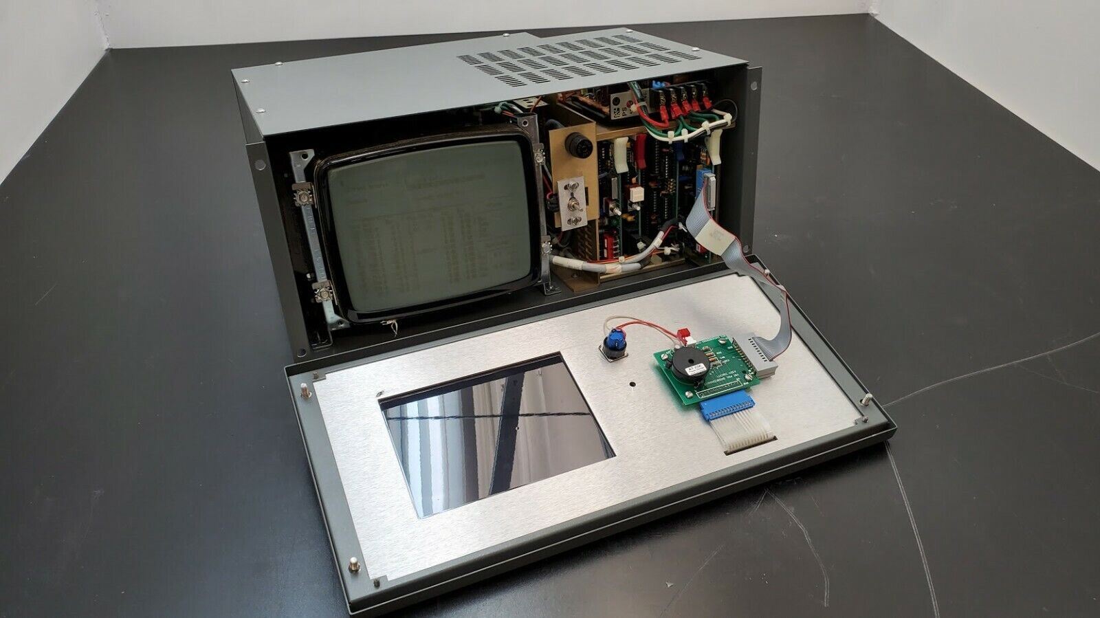 Bruce 7355X Semiconductor Process Controller Unit w/ key Model 9017142-002 (C1)