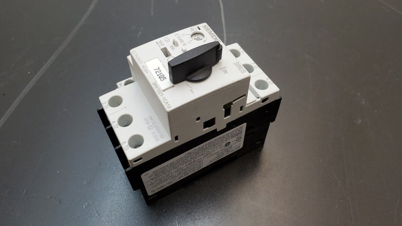 SIEMENS SIRIUS 3RV1021-1CA10 Circuit Breaker w/ 3RV1901-1A Auxiliary Contact