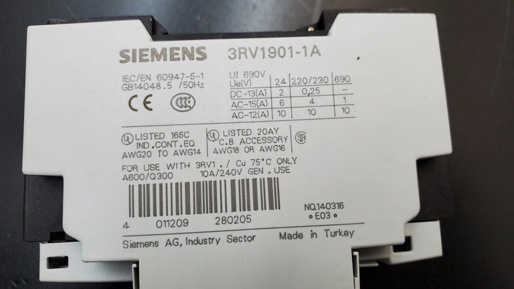 SIEMENS SIRIUS 3RV1021-1JA10 Circuit Breaker w/ 3RV1901-1A Auxiliary Contact