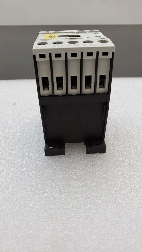 Eaton DIL M7-10 24V 3PH 600VAC 20A Contactor 3 Pole XTCE007B10 M007B DIN Rail