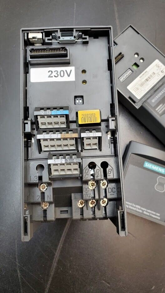 Siemens Micromaster 420 Drive 6SE6420-2AB15-5AA1 w/ 6SE6400-1PB00-0AA0 Module