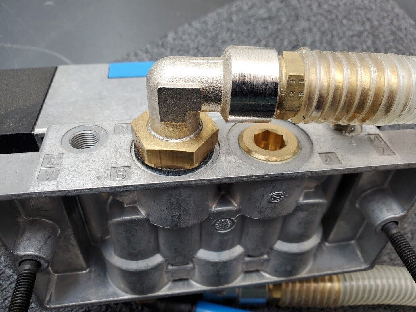 FESTO Pneumatic Manifold Air/Vacuum Valve VL-5/2-D-3-FR-C -13.7-240PSI w/Base