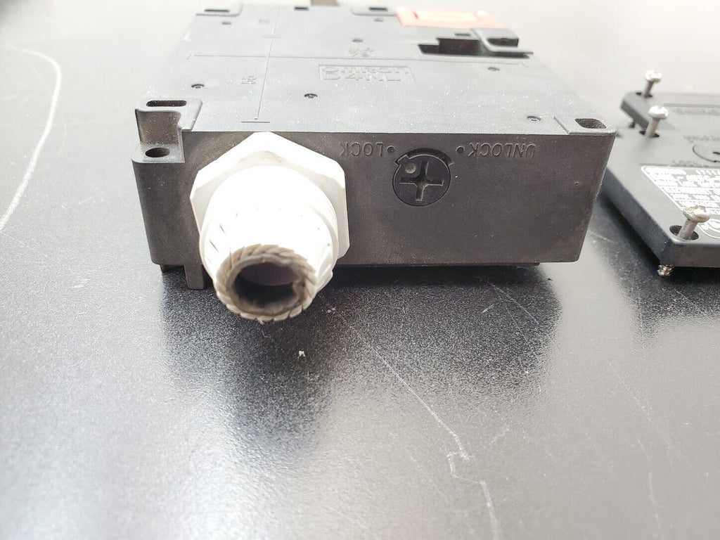 Omron D4NL-4EFG-B Guard Lock Safety Door Switch 24VDC Locking Force 1300N