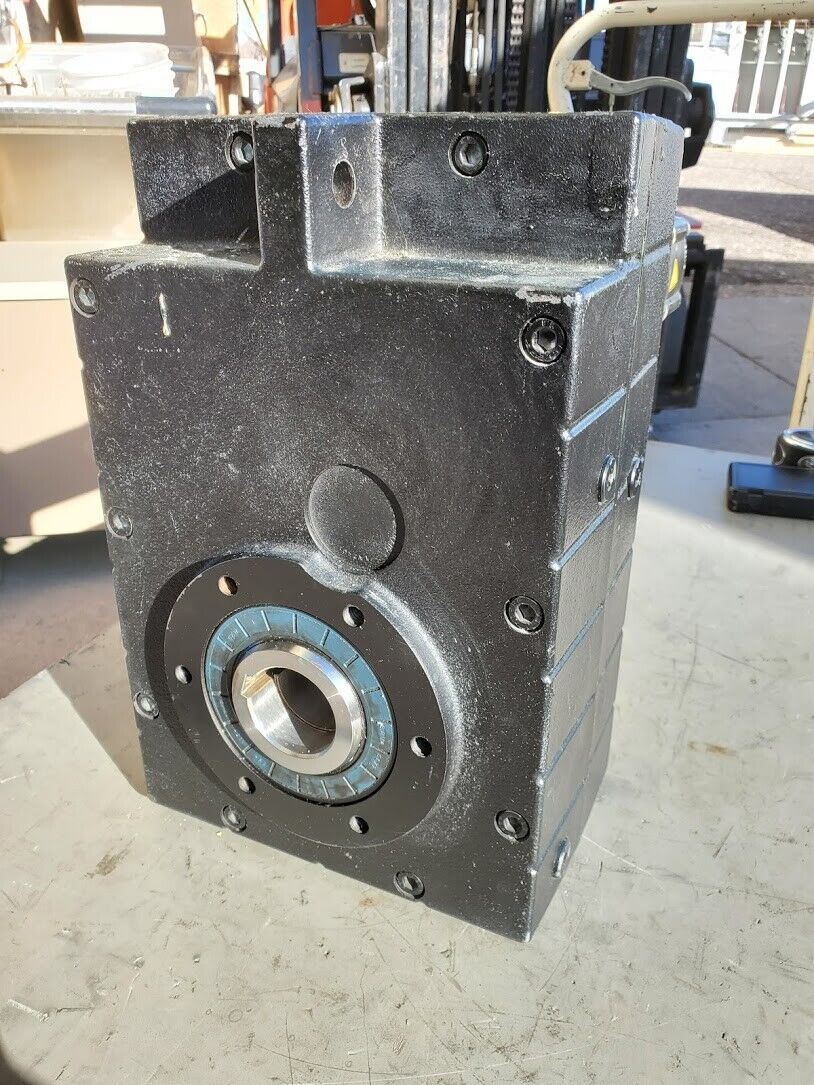 Lenze Servo Gearmotor Gear Box Motor MCS 12L20-R80B0 3.75HP GFL07-2S HDR 12LC20