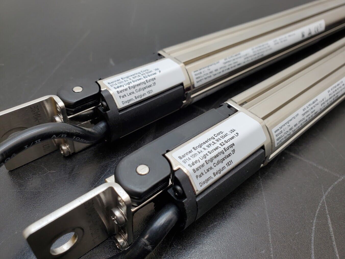 2x Banner SLPE14-690NP8 690mm Safety Light Curtain 69 Beam Emitter Receiver 7m