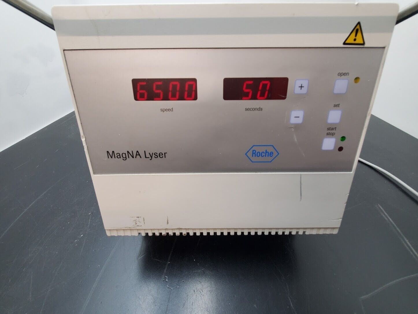 Roche MagNA Lyser Benchtop Homogenizer 7000 RPM  115VAC Tested Working yr: 2005