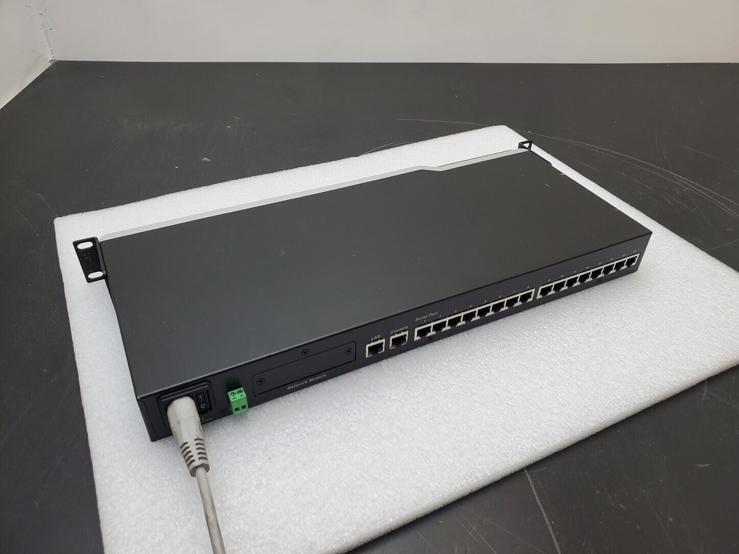 MOXA NPort 6610-16 16 Ports 8-pin RJ45 RS-232 Secure Device Server 100V~240Vac