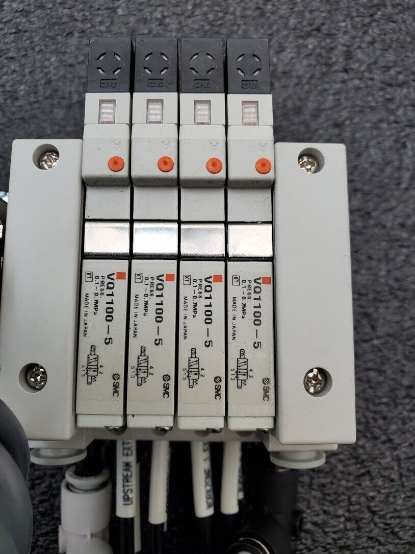 SMC Pneumatic Valve Block Control 4x VQ1100-5 DB25 Cable 2x PSE530-M5 Sensors