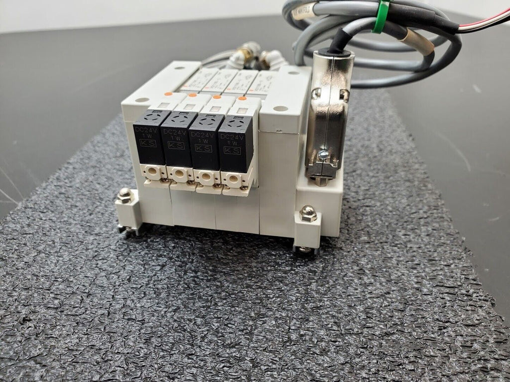 SMC Pneumatic Valve Block Control 4x VQ1100-5 DB25 Cable 2x PSE530-M5 Sensors