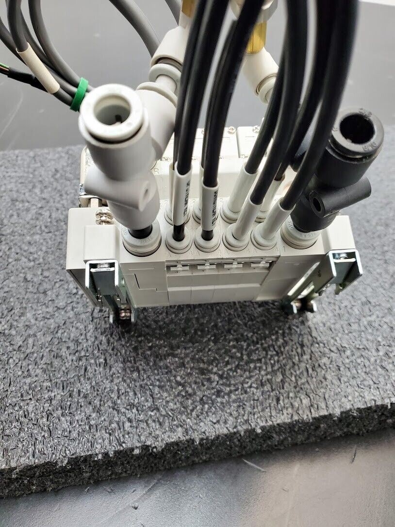 SMC Pneumatic Valve Block Control 4x VQ1100-5 DB25 Cable 2x PSE530-M5 Sensors