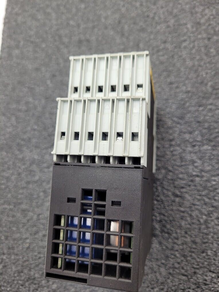 Siemens 3TK2827-1BB40 Sirius 2 Channel Safety Relay 3TK28 24VDC 0.5-30 Seconds