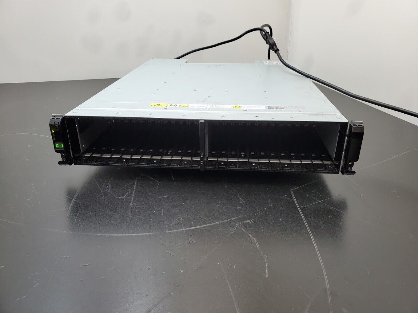 HP 3PAR QR490A M6710 24-Slot SAS 2.5" HD Drive Enclosure Server Storage Array