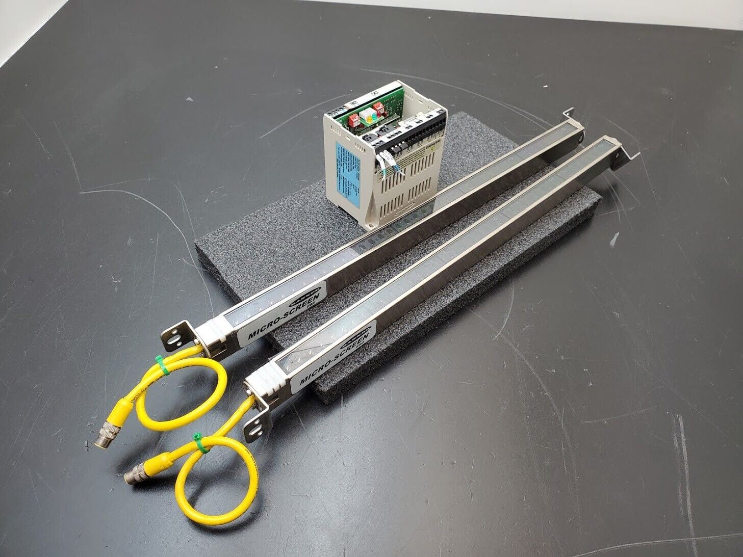 Banner Light Curtain Pair + Controller USDINT-1T2 20" USE2012NP2 USR2012NP2