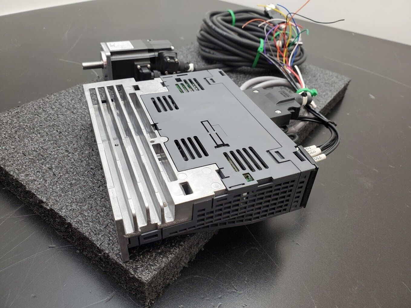 Mitsubishi 100W Servo Drive Amplifier HF-KP13 + MR-J3-10A 100W Servo Motor