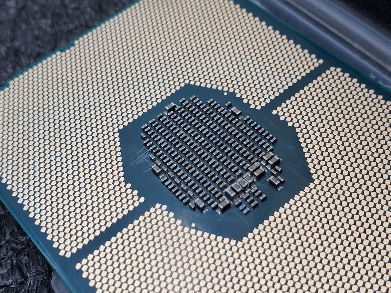 Intel Xeon Gold 6138T SR3J7 2.0 GHz 27.5 MB 20 Core LGA 3647 125W Tested C