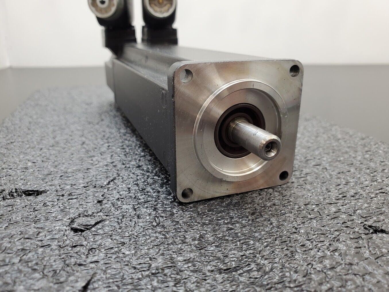 Rexroth 3 Phase 3PH Servo Motor MSK030C-0900-NN-M1-UG1-NNNN 1Nm Holding Brake