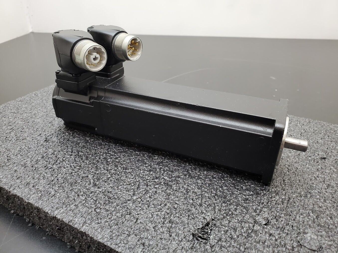 Rexroth 3 Phase 3PH Servo Motor MSK030C-0900-NN-M1-UG1-NNNN 1Nm Holding Brake