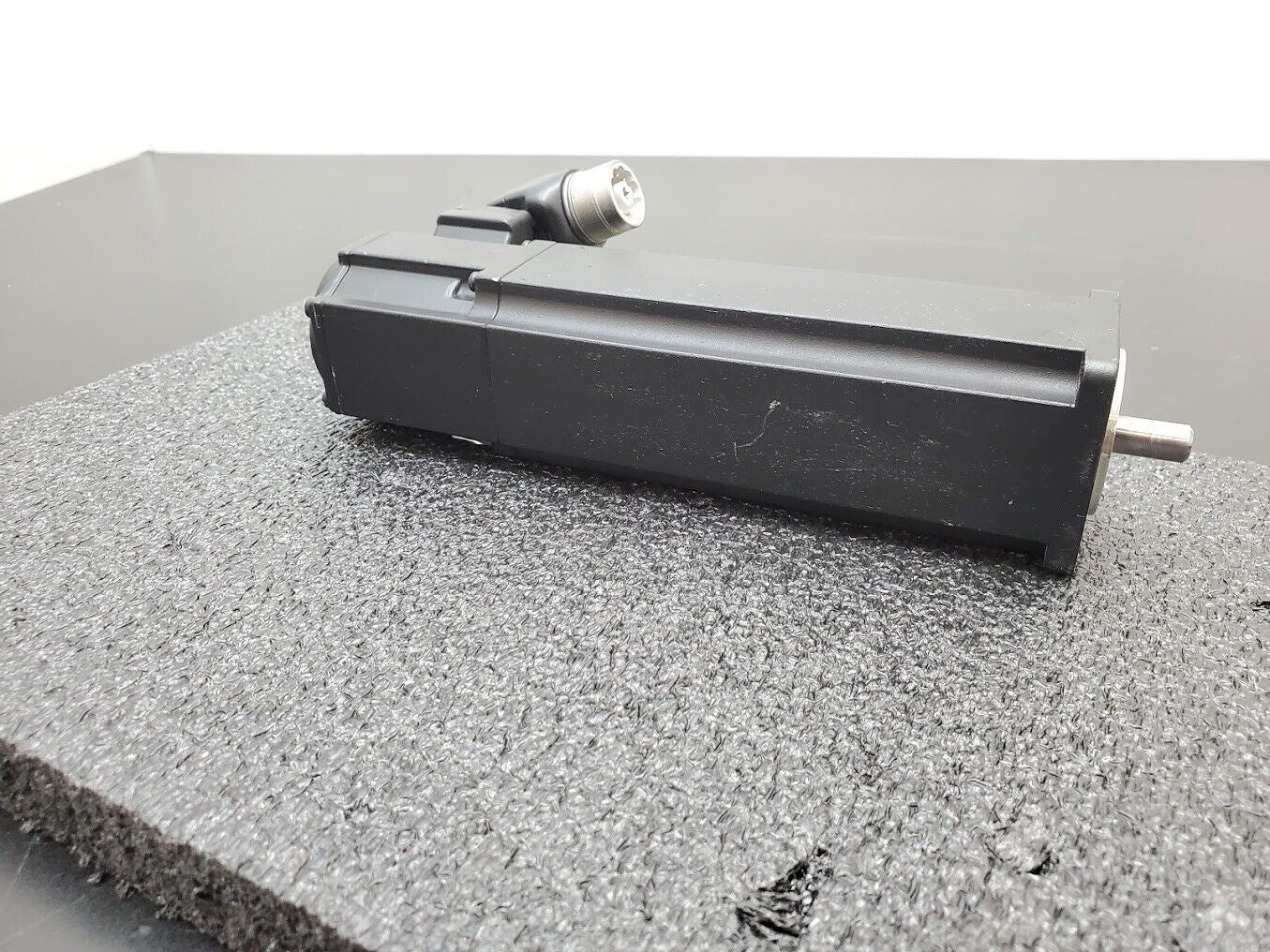 Rexroth 3 Phase 3PH Servo Motor MSK030C-0900-NN-M1-UG1-NNNN 1Nm Holding Brake