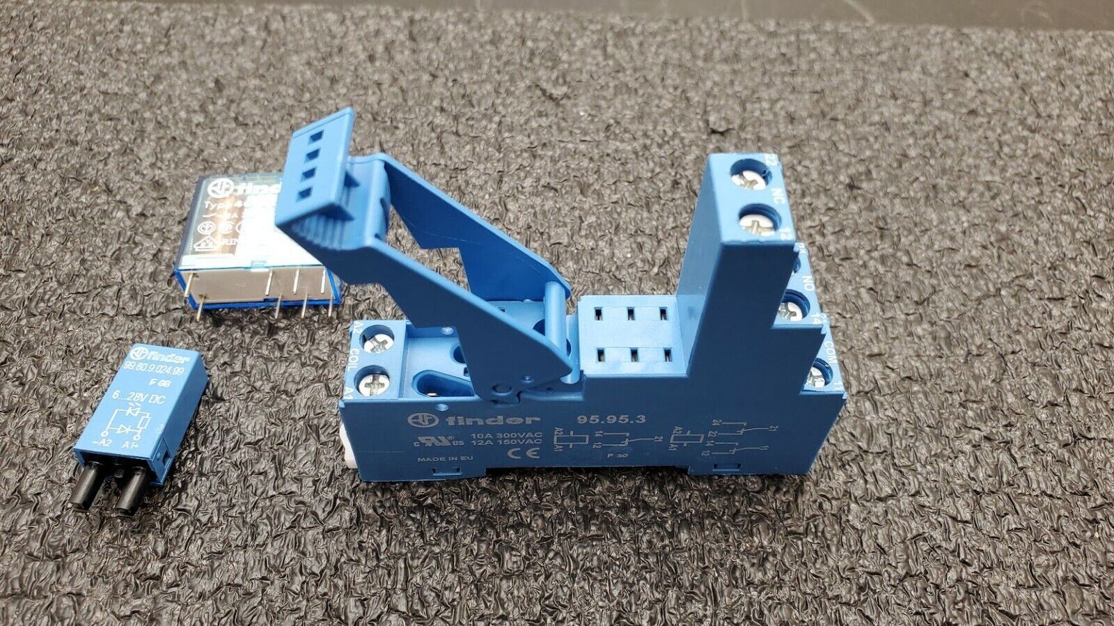 Finder 95.95.3 Socket 10A 300V 40.52S Relay 99.80.9.024.99 Diode Module 24V Coil