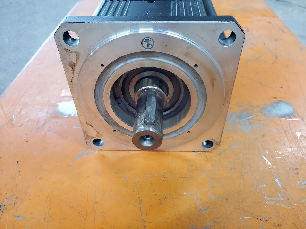 Lenze MCS 14P32-R80B0-B24N-8T5800N-R08U 7.1kW 9.5HP 3PH Servo Motor Working "A"