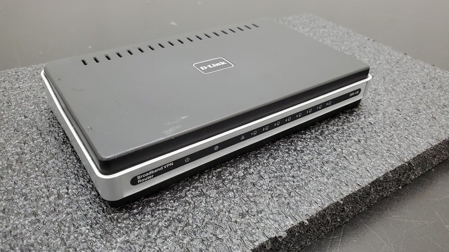 D-Link DIR-130 NetDefend VPN Firewall 8 10/100Mbps w/ 8-Port Switch