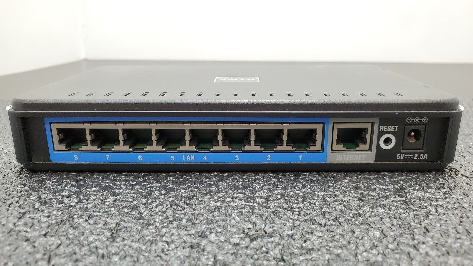 D-Link DIR-130 NetDefend VPN Firewall 8 10/100Mbps w/ 8-Port Switch